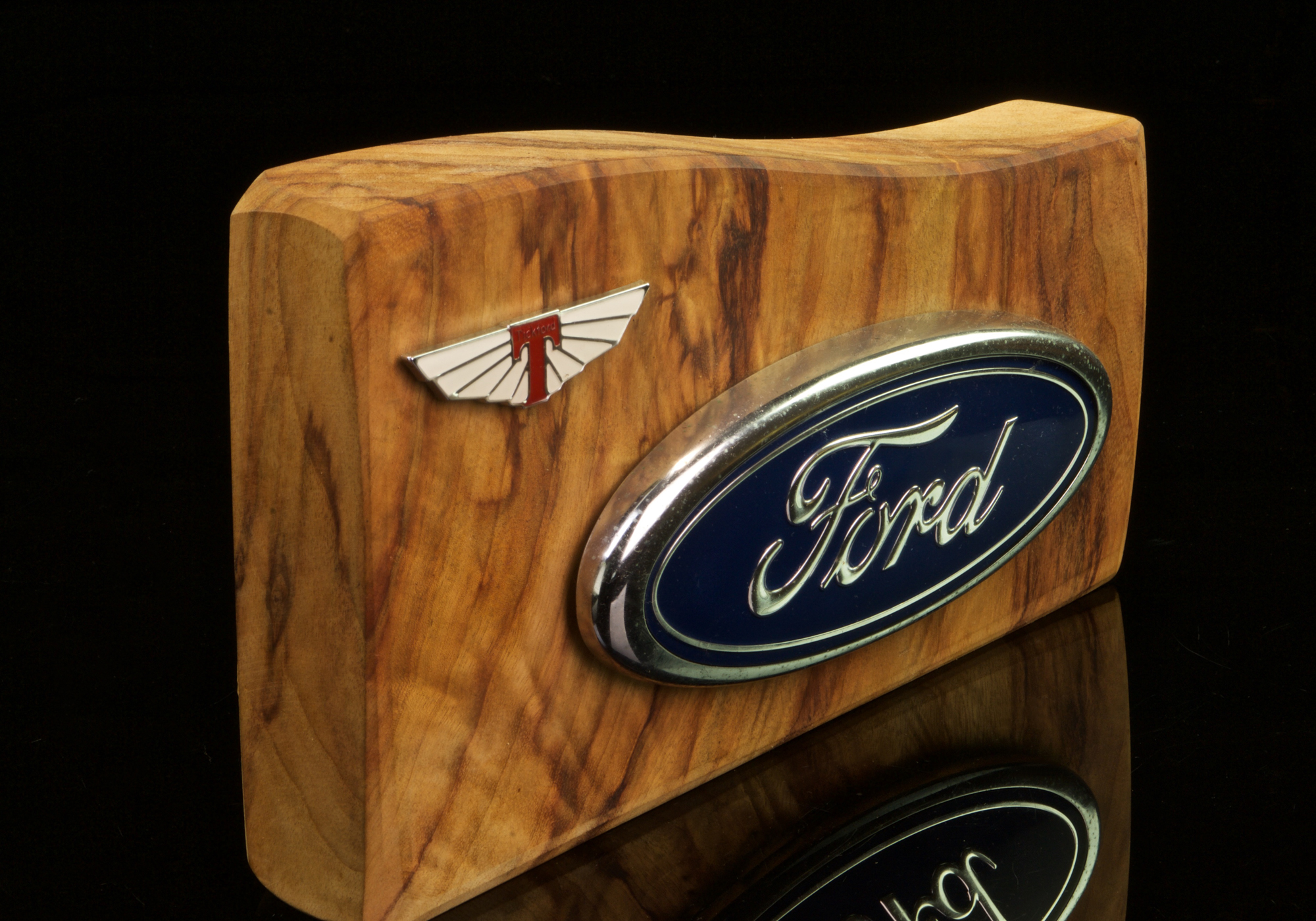 MOUNTED FORD MUSTANG OVAL TRUNK EMBLEM & TICKFORD BADGE